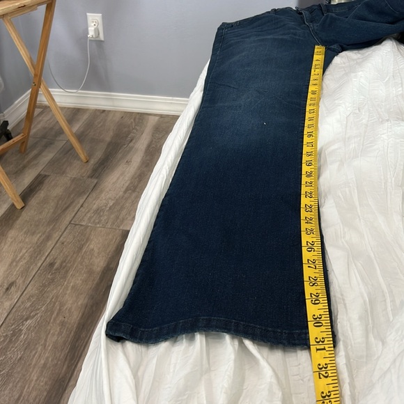 Jessica Simpson boot cut jean. Mid-rise size 12/31 - Picture 3 of 8